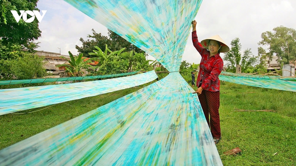 Step into the loom: A hands-on experience in Nha Xa silk weaving